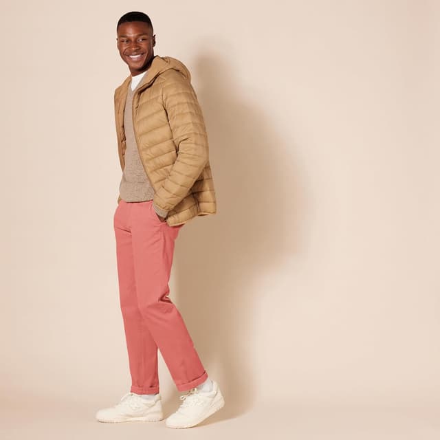 Detalle de Amazon Essentials Herren Legere Stretch-Chinohose mit schmaler Passform (Slim Fit) – Khaki