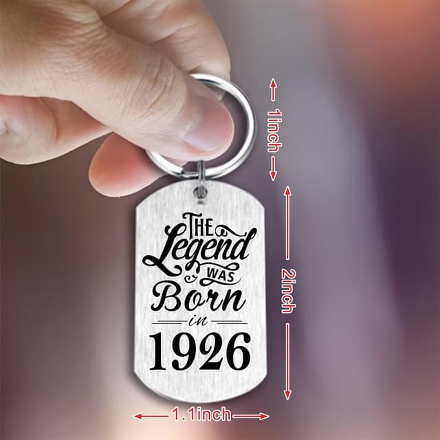 Detalle 2 de Yobent 100th Birthday Keyring (1926) – engraved centenary gift for men