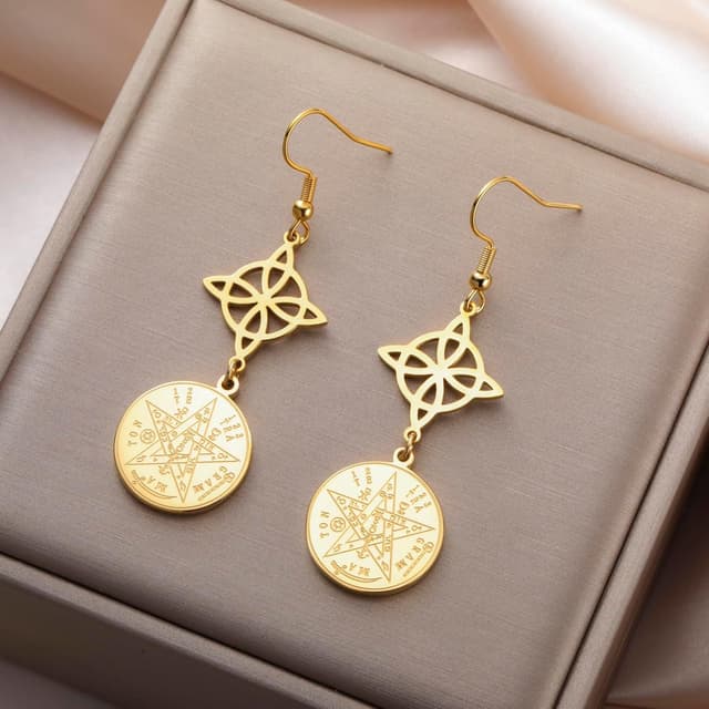 Detalle 2 de Dreamtimes Hexenknoten-Ohrringe mit Tetragrammaton & Pentagramm aus Edelstahl – Dangle-Ohrringe