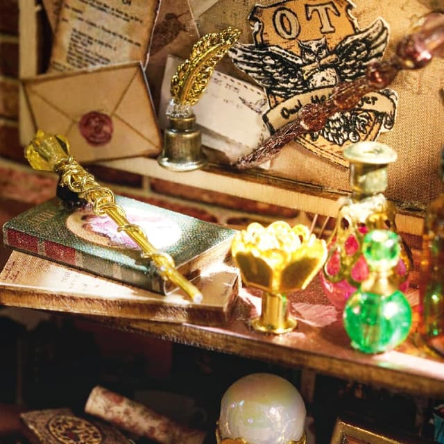 Detalle 2 de CUTEBEE DIY Miniature Dollhouse Kit (Magic House) — wooden miniature house model with LED