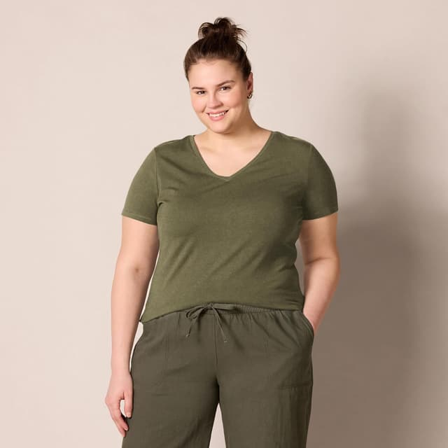 Detalle de T-shirt manches courtes femme Amazon Essentials encolure ras-de-cou et col en V – coupe standard, lots multiples