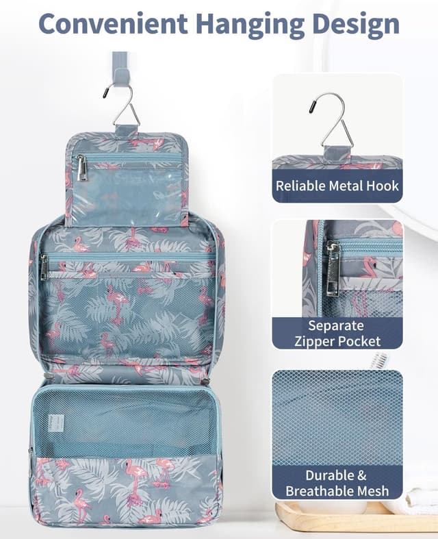 Detalle de Travel wash bag with compartments and hook