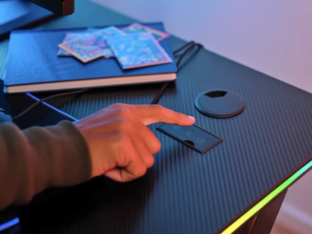 Thumbnail 14 de Trust GXT709 Luminus RGB Gaming-Schreibtisch (120 x 60 cm) in Schwarz