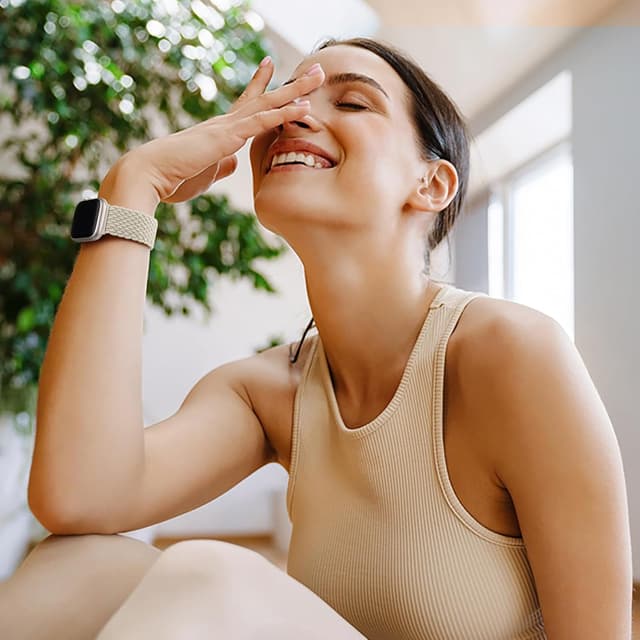 Detalle de Oielai Braided Strap for Apple Watch (40/41/42/44/45/46/49mm) – Adjustable Magnetic Nylon Band