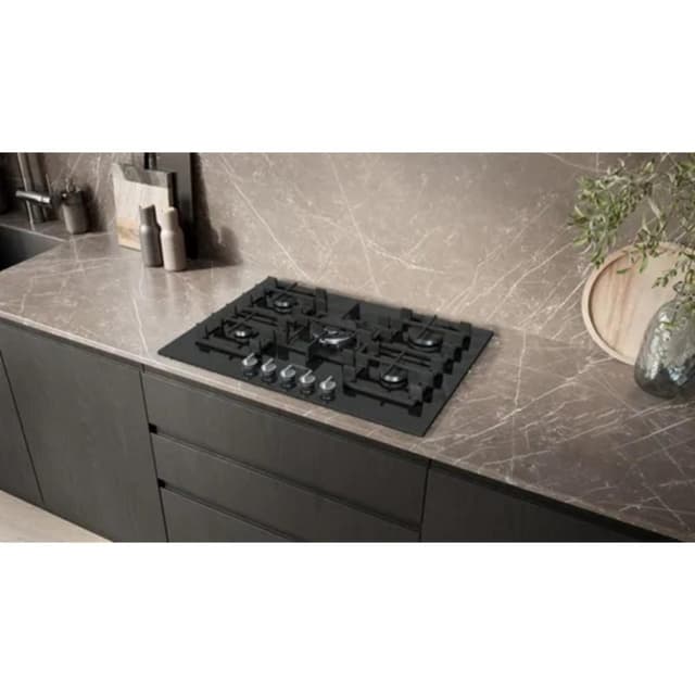 Detalle de Siemens iQ500 EP7A6QI40 placa de gas Home Connect negra de 75 cm y 5 zonas