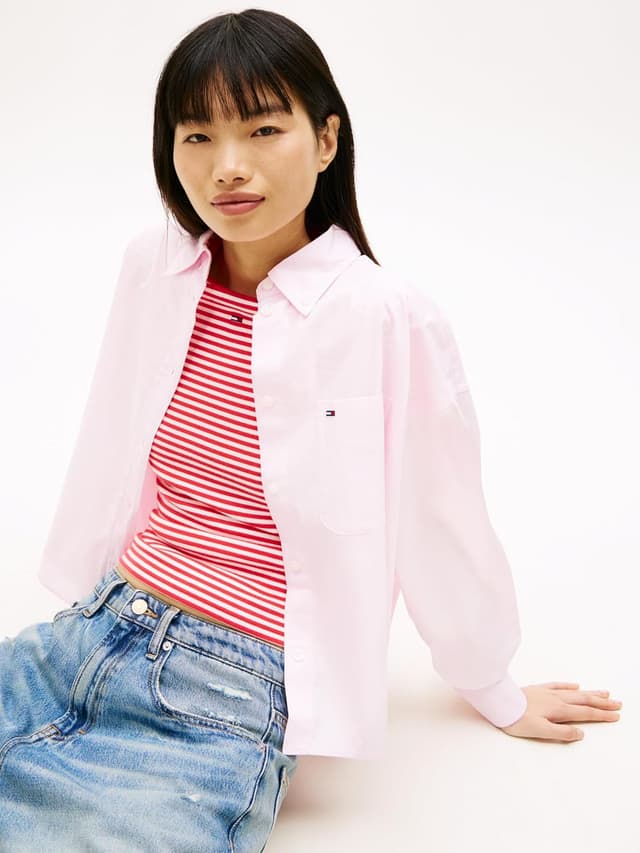 Detalle 2 de Tommy Jeans Tjw Essential Crop Shirt DW0DW22766 camicia crop da donna a maniche lunghe