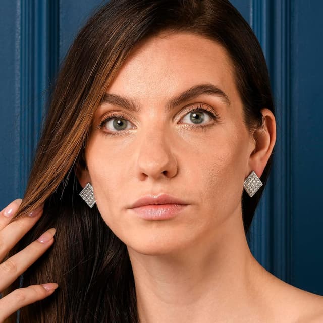 Detalle de Orecchini grandi da donna ZAVANA con zirconi cubici e piccole perle finte