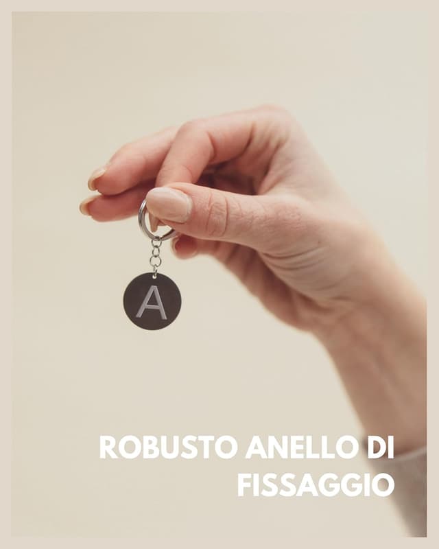 Detalle de Portachiavi GD GOOD.designs EST. 2015 con lettera e chip per carrelli della spesa in acciaio inox argento