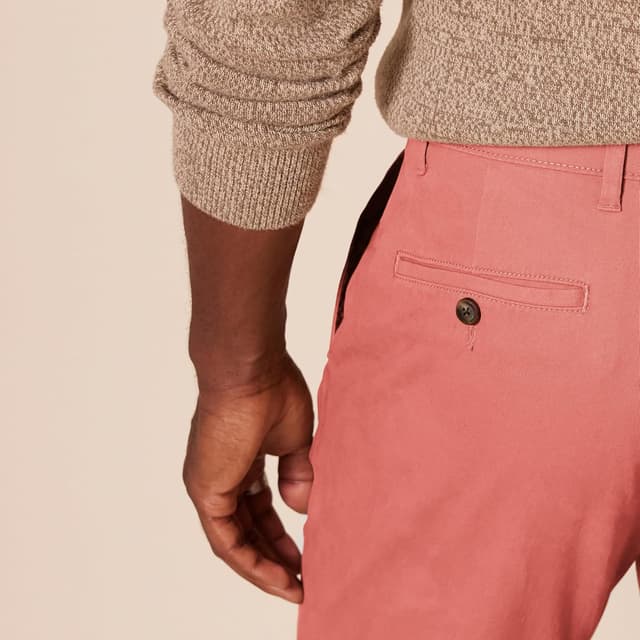 Detalle 2 de Amazon Essentials Herren Legere Stretch-Chinohose mit schmaler Passform (Slim Fit) – Khaki