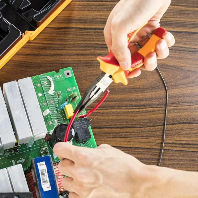 Thumbnail 6 de INGCO 5Pcs VDE Insulated Pliers Set 1000V đź›