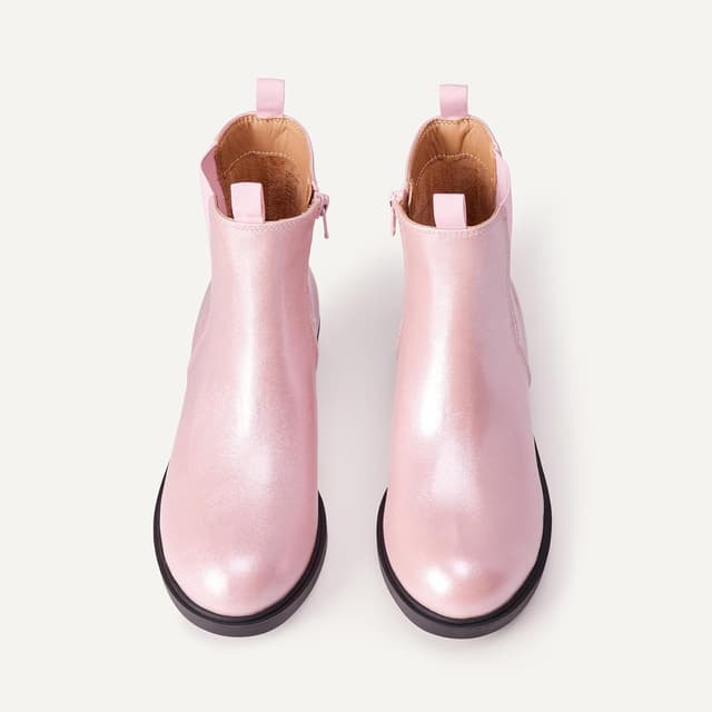 Detalle 2 de Amazon Essentials Girls’ Chelsea Ankle Boots with Foam-Padded Insole