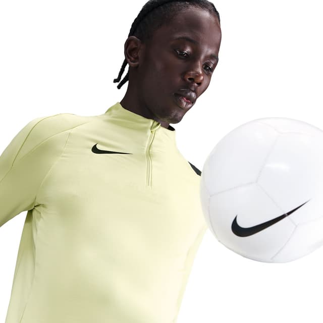 Detalle 1 de Nike Strike camiseta de hombre, transpirable