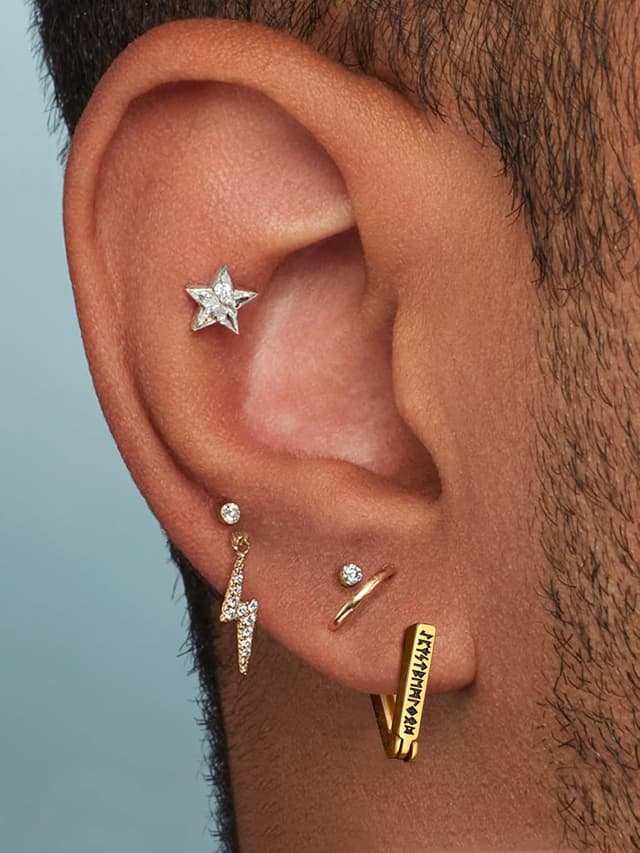 Detalle de FaithHeart Viking Hoop Earrings for Men with Norse Runes – Stainless Steel 316L, Hypoallergenic, Gift Wrapped