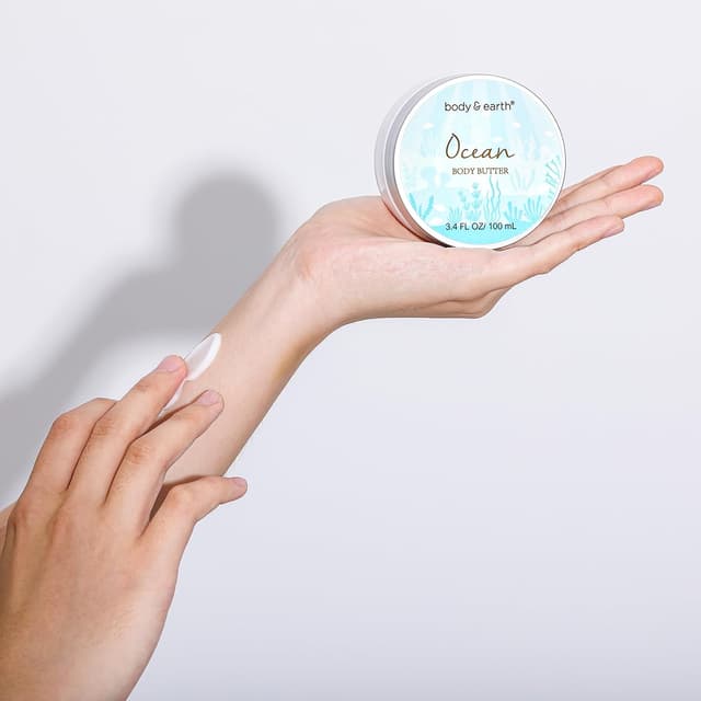 Detalle de BODY & EARTH Geschenkbox für Frauen „Ocean Scent“ (5-teilig) mit Duftkerze, Körperbutter, Handcreme & mehr