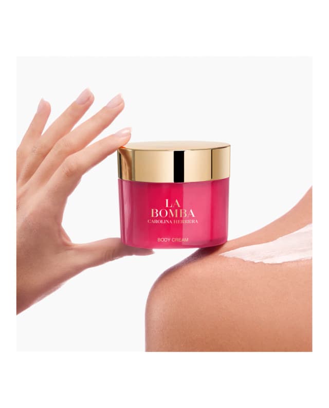 Detalle de Carolina Herrera La Bomba Crema Corporal, hidratación con aroma envolvente (200 ml)