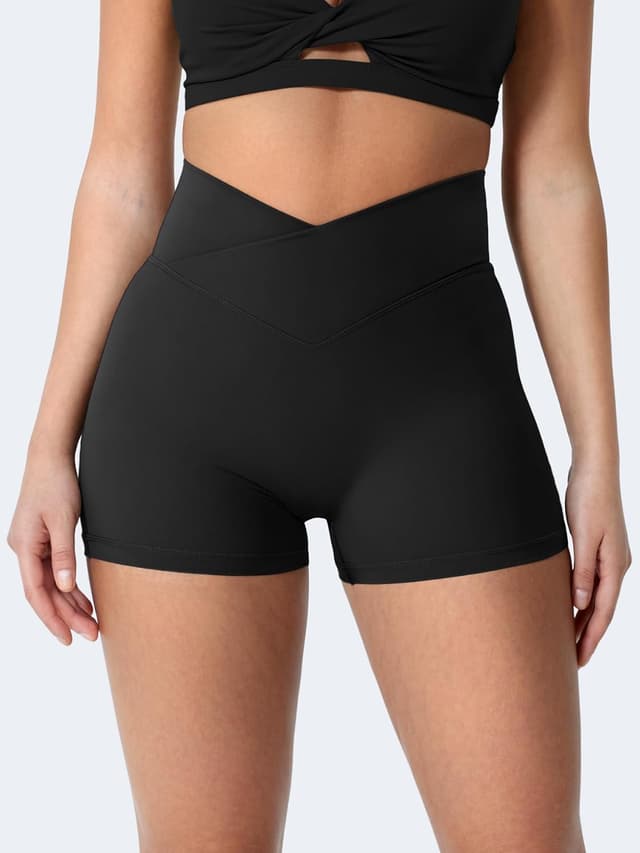 Detalle 2 de YEOREO CoreFlex scrunch workout shorts with pockets for women (high-waisted biker shorts)