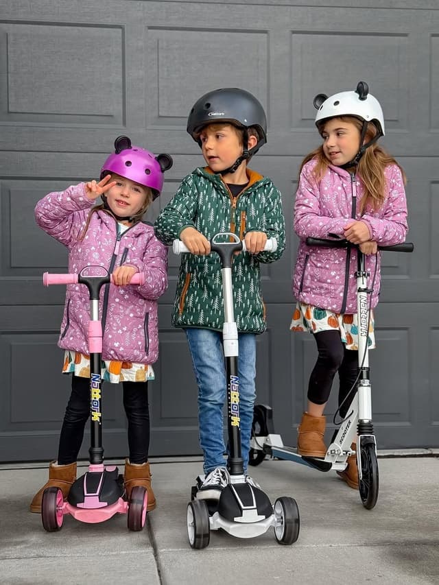 Detalle de Nattork Kids Scooter for Age 3-8 (4 Adjustable Height, Light-Up 3-Wheel, 120 lb Capacity)