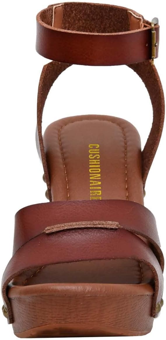 Detalle de CUSHIONAIRE Women’s Sandra Faux Wood Sandal with +LiteSole Technology (Wide Widths Available)