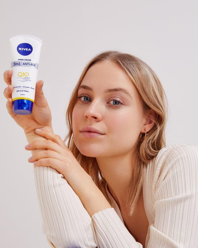 Detalle de NIVEA Crème Mains Rajeunissante anti-âge au Q10 — 100 ml
