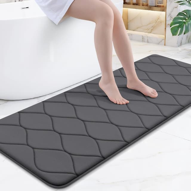 Detalle de Smiry Memory Foam Bath Mat 59''x24'' in Dark Grey — ultra-soft, non-slip, quick-drying bathroom rug