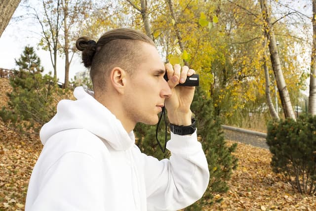 Detalle de Technaxx TX-176 Monokular 10x25 – kompakt für Wandern, Jagd und Vogelbeobachtung