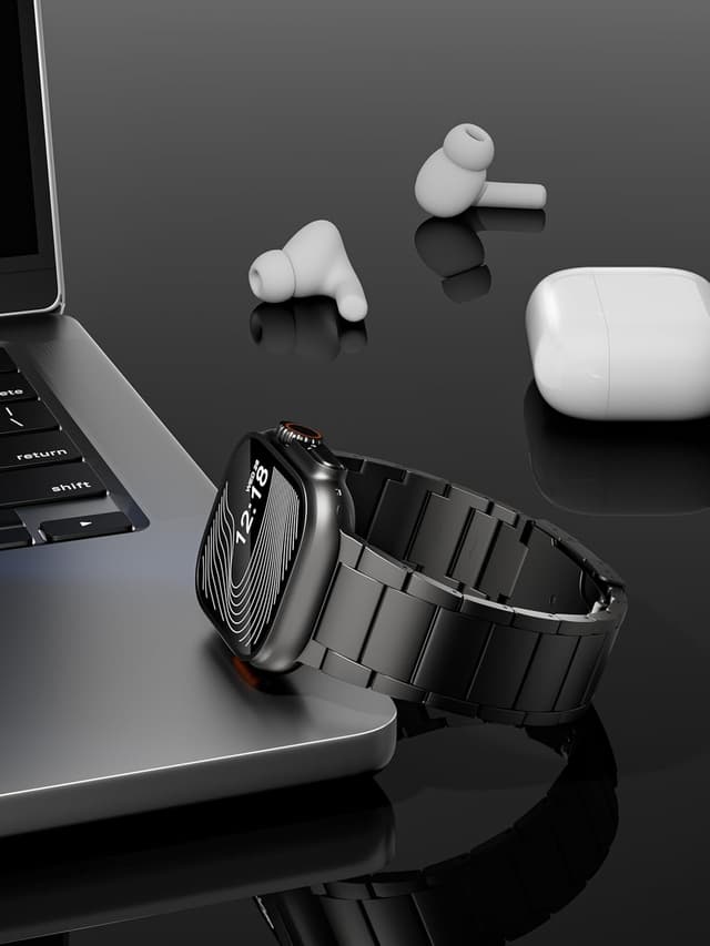 Detalle de LULULOOK Titanium Strap for Apple Watch Ultra (Ultra 3/Ultra 2, 49mm & Ultra 46mm/45mm), Black folding clasp