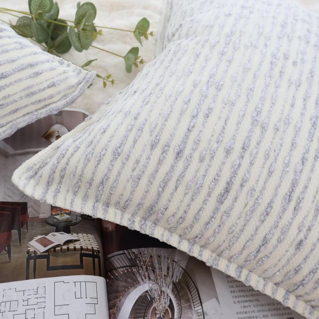 Detalle de OYIMUA Pack of 2 Chenille Cushion Covers (45 x 45) in Blue Jacquard Stripe