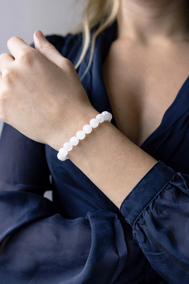 Detalle de SIMPLÍ BASIC Natural Moonstone Healing Crystal Gemstone Bracelet (8mm beads) – Unisex adjustable elastic bracelet