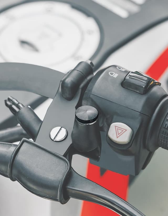 Thumbnail 6 de KEMIMOTO M10 Tornillo tapa espejo 2 piezas 🛵