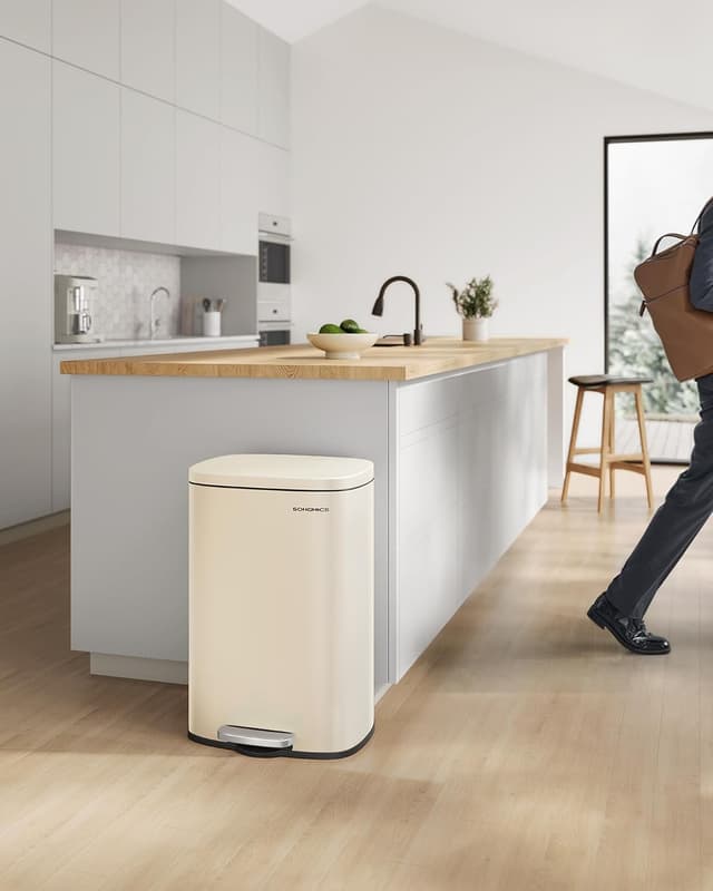 Detalle 2 de SONGMICS Mülleimer Küche LTB050A02 (50 Liter) mit Softclose, Fußpedal und Inneneimer