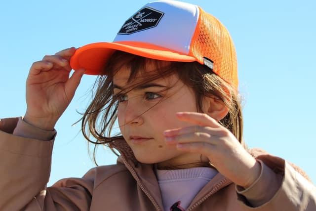 Detalle 2 de Surf Monkey Cappello Trucker imbottito con griglia per bambini 6-12 anni (Wear&Care)