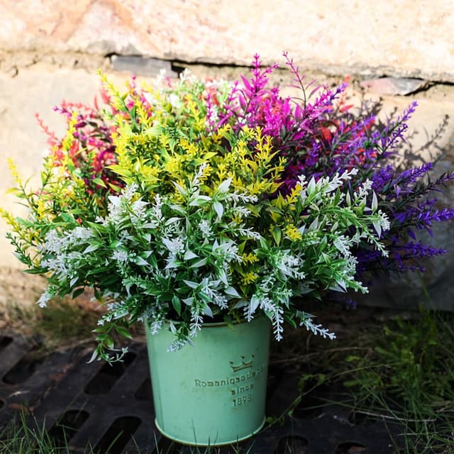 Detalle de Sredumn 20 Bundles Artificial Lavender Flowers (UV resistant) for outdoor pots, hanging baskets and fences