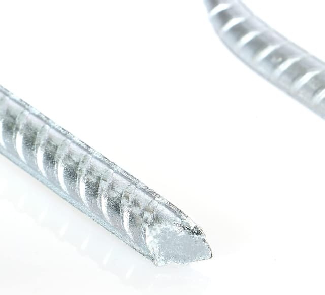 Detalle de COM-FOUR 4 ancrages au sol XL en acier galvanisé, forme en U (38 cm) pour tentes et trampolines