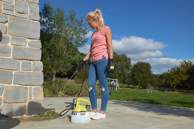 Detalle de Ryobi OWS1880 One+ cordless weed sprayer 18V