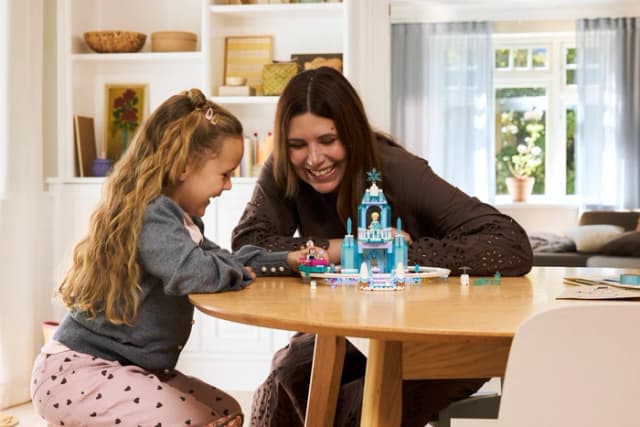 Thumbnail 9 de LEGO Disney Elsas Schlittenfahrt 43281 Set