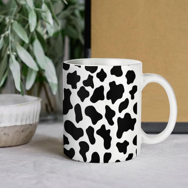 Detalle de Ceramic Mug – Cow Print, 11oz: microwaveable, dishwasher safe