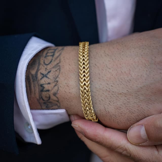 Detalle de SERASAR Premium Edelstahl-Armband für Herren (316L) – wasserfest, sicherer Verschluss, 3 Farben inkl. Schmuckschachtel