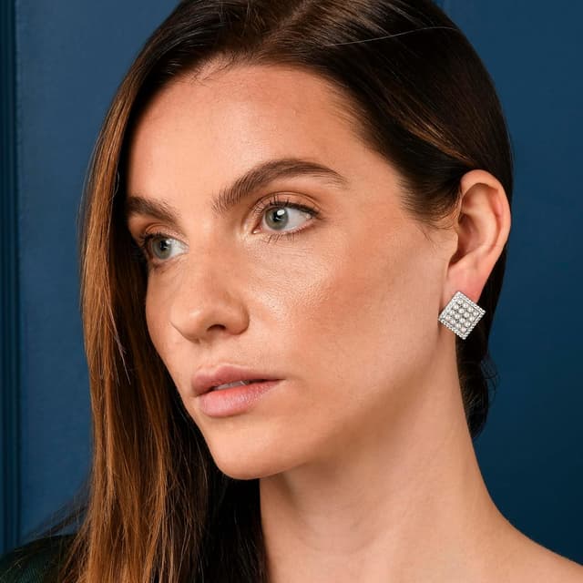 Detalle de Orecchini grandi da donna ZAVANA con zirconi cubici e piccole perle finte