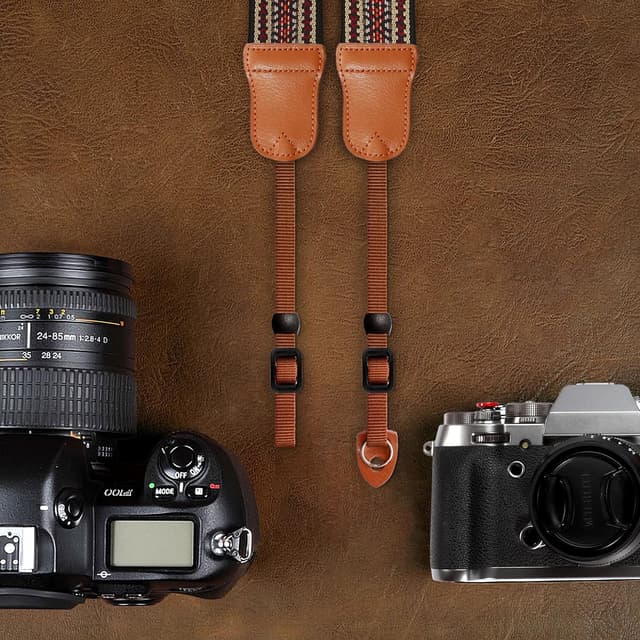 Detalle de Padwa Lifestyle Speed Red Embroidered Camera Strap (2" wide) – Universal cowhide & cotton strap for DSLR and mirrorless