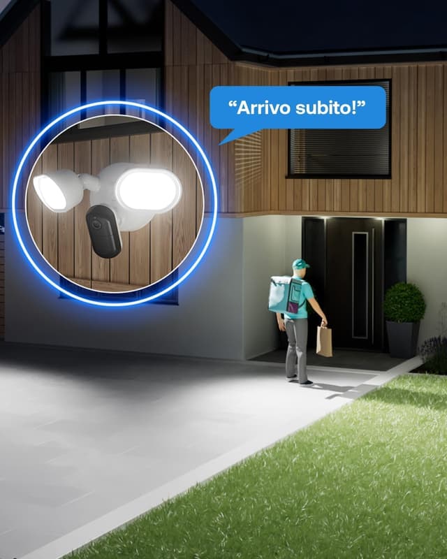 Detalle de Arlo Floodlight 2K con cavo: telecamera Wi‑Fi da esterno con 2K HDR e visione notturna a colori