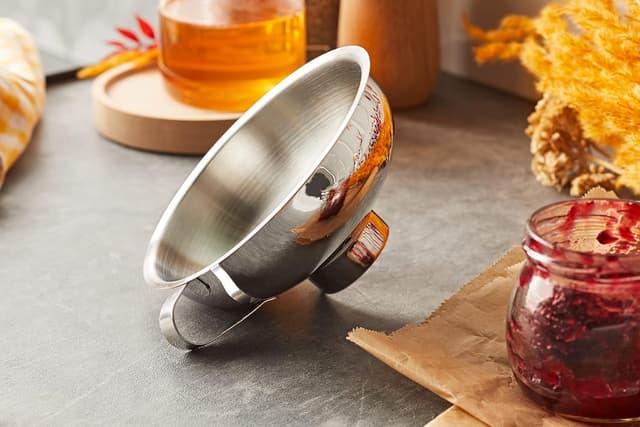 Detalle 2 de WMF Gourmet - Embudo de Mermelada 14 cm 🍯 Práctico y Durable