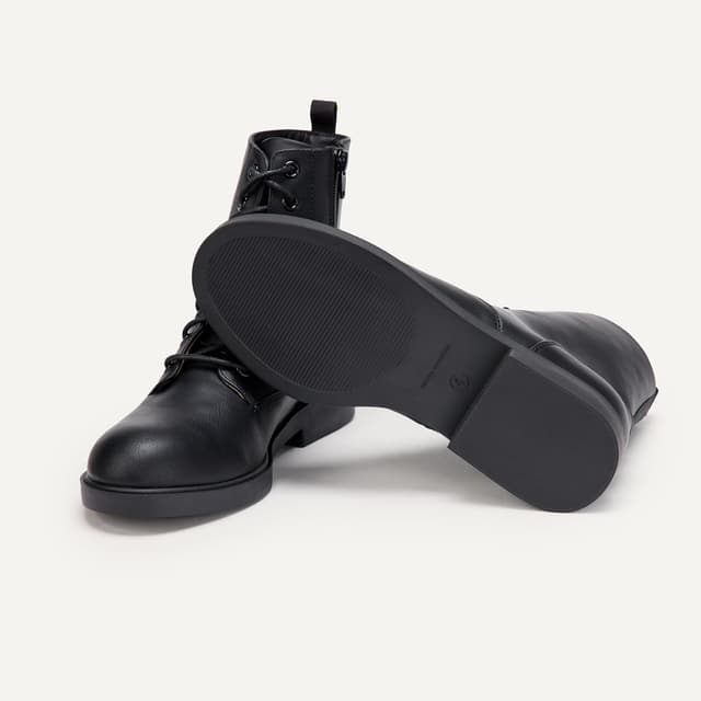 Detalle 2 de Amazon Essentials Mädchen Kampfstiefel mit Reißverschluss – bequem an- und auszuziehen für Schule & Freizeit