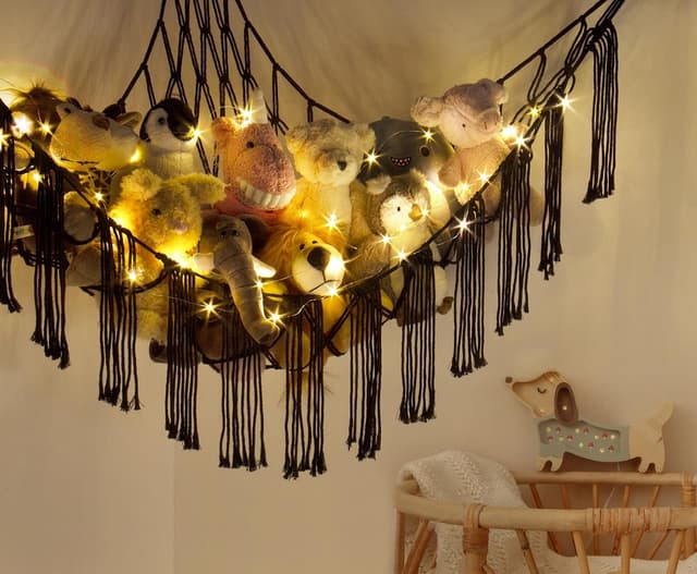 Detalle de Macrame Stuffed Animal Hammock Corner with LED Light