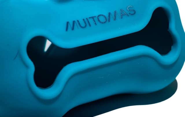 Detalle 2 de Portasacchetti Muitomas in silicone compatto per cane, con gancio e rotolo incluso (blu ottanio)