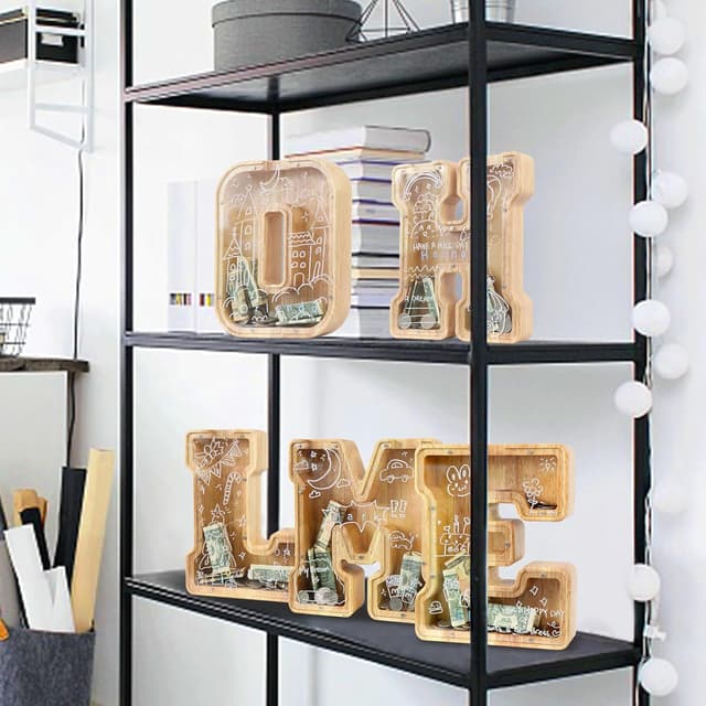 Detalle de Lakpopya personalisierte Spardose aus Holz für Kinder (transparentes Acryl, Zielbereich, A-Z Buchstabe) – Taufgeschenk & Deko