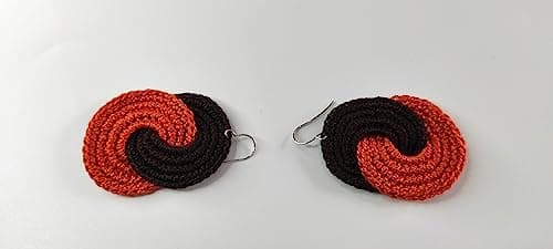 Detalle 2 de Pendientes tejidos a ganchillo NORDESTINA “Ana” (naranja y marrón) con gancho de plata de ley 925