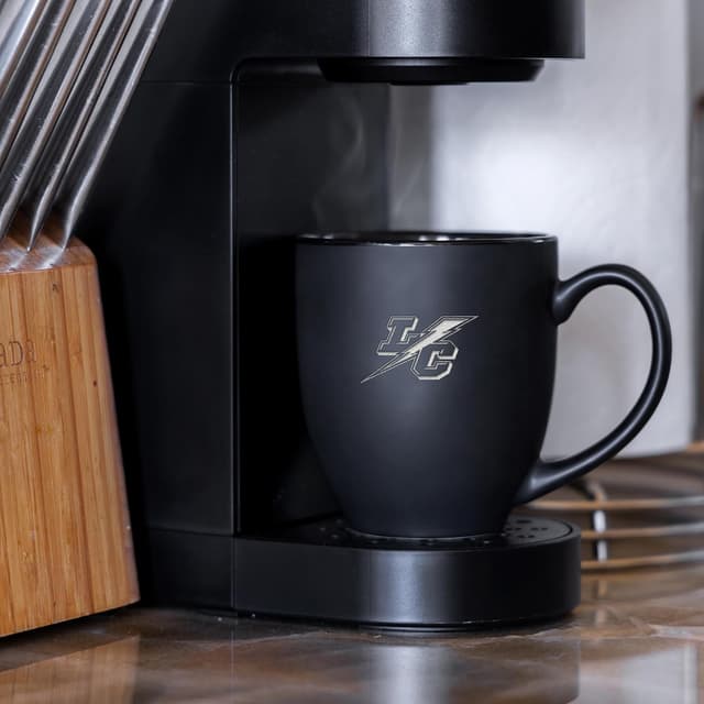 Detalle de Rico Industries NCAA Standard 15oz Laser Engraved Matte Black Ceramic Bistro Mug