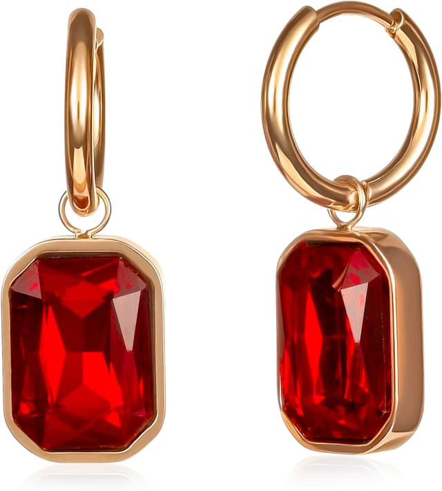 Detalle de ZAVANA grosses créoles femme en acier inoxydable plaqué or avec pendentifs rectangulaires et cristaux rouges