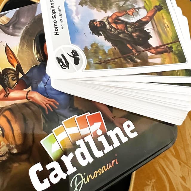 Detalle de Asmodee Cardline Dinosaures : jeu de table pour 7 ans et plus, 2 à 8 joueurs, édition en italien