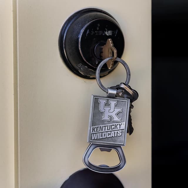 Detalle 2 de Rico Industries NCAA Pewter Style Bottle Opener Keychain